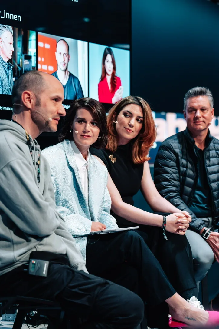 Yara Hoffmann bei den AUDI Paneltalks auf der OMR 2024
