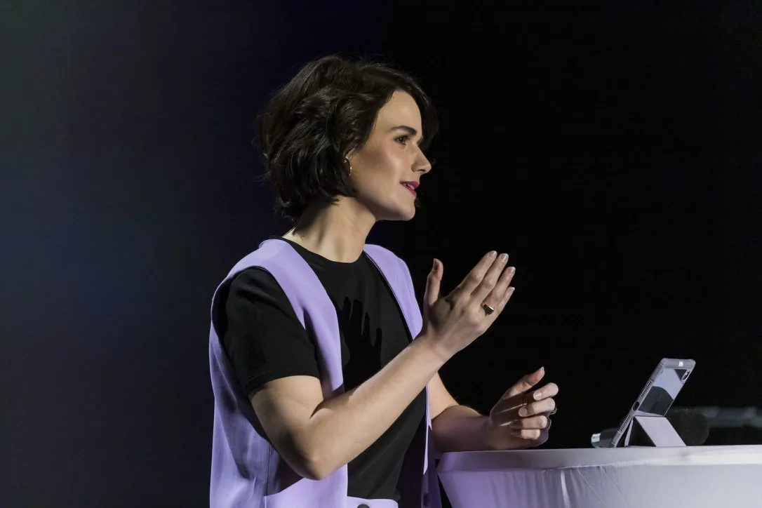 Yara Hoffmann moderiert die Verleihung der Buber-Rosenzweig-Medaille beim MDR 2023