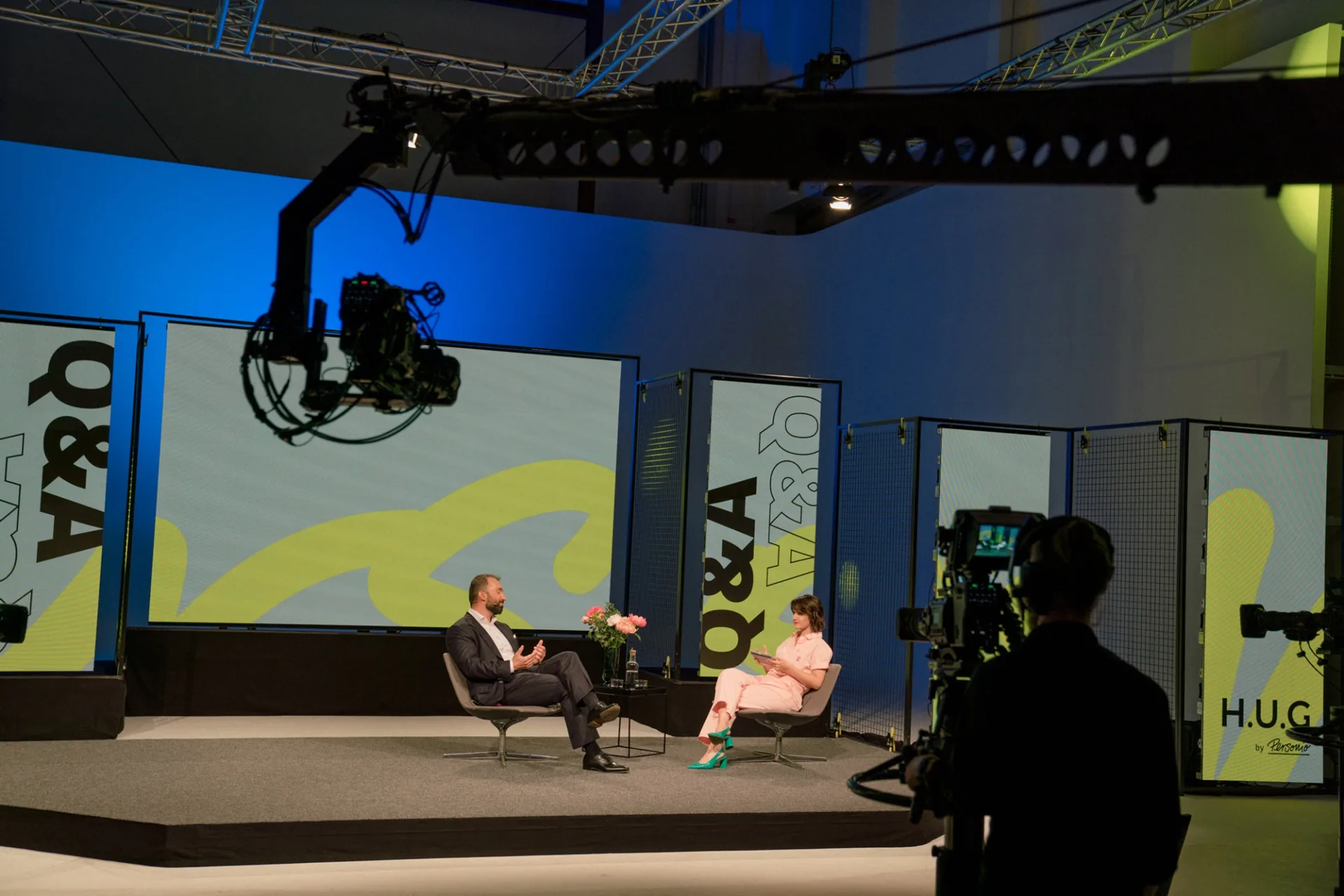 Yara Hoffmann bei der Moderation des H.U.G Happening
