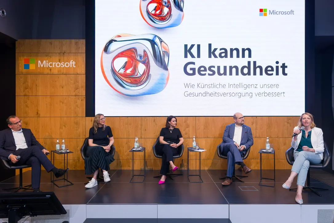 Yara Hoffmann moderiert ein Panel zu KI und Gesundheit